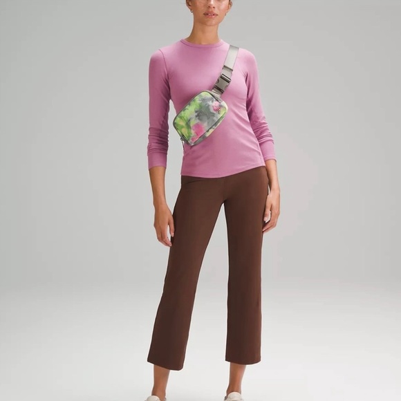 Lululemon Everywhere Belt Bag - Hyper Dye Multi/Rover - Picture 5 of 5